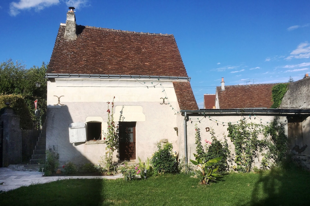 Bucolic cottage by the river
