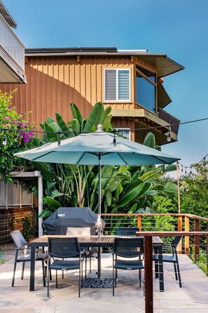 Outdoor dining - Charming Historic Home with Amazing Views of San Diego Bay (San Diego)