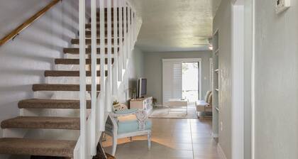 Vain tullut saataville !!! Lemmikkiystävällisiä 2BR Lähellä Beach Shops Park