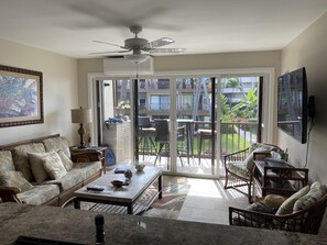 Smart TV, libros y videoteca 