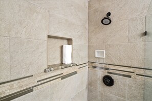 Combined shower/tub, hair dryer, towels, soap - BEAUTIFUL OCEAN VIEW(END UNIT)WIFI&AC (Kailua-Kona)