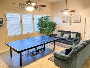 Televisión, mesa de ping pong