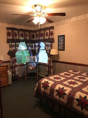 3 bedrooms, iron/ironing board, free WiFi, bed sheets - Lake George Water Front Cabin Spectacular Views (Ticonderoga)