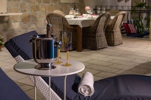 Outdoor dining - Holiday Home in Murvica with Seaview, Terrace, Air condition, WIFI (3756-1) (Murvica)