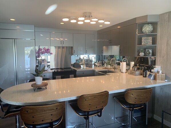 Private kitchen - Lake Front high end Condo, Newly Updated Within Walking Distance Of Sandpoint (Sandpoint)