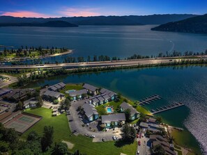 Exterior - Lake Front high end Condo, Newly Updated Within Walking Distance Of Sandpoint (Sandpoint)