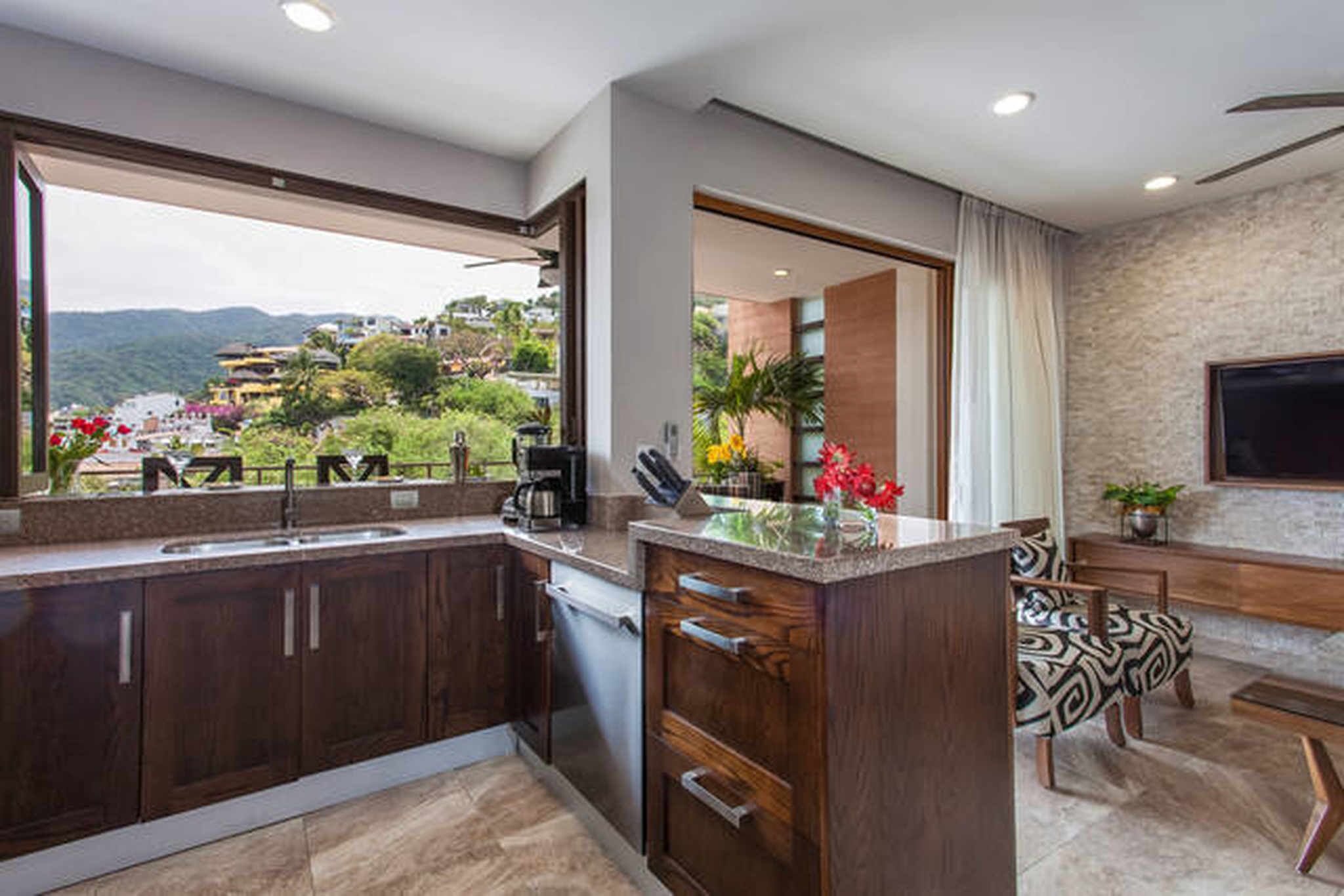 1 bed 1 bath Mountain View Suite · R306