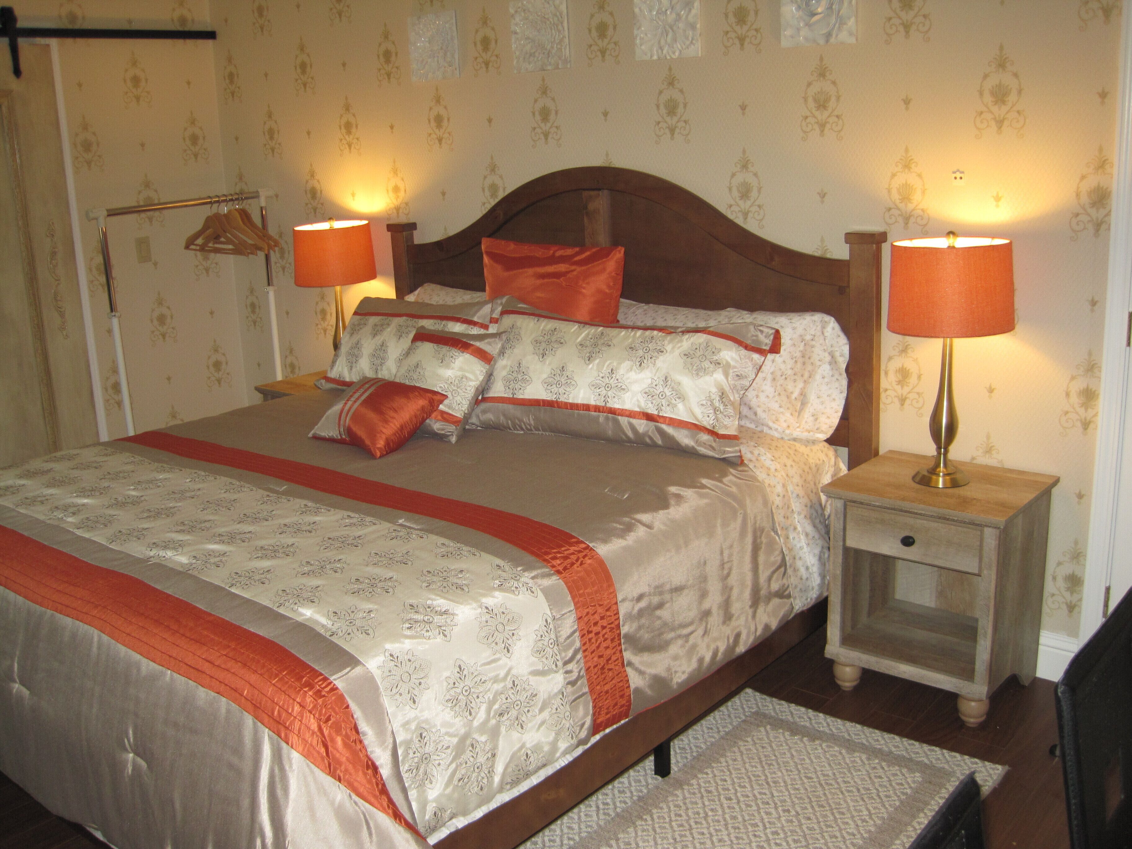 KING SPA 1 bedroom Private Suite. Pool access.