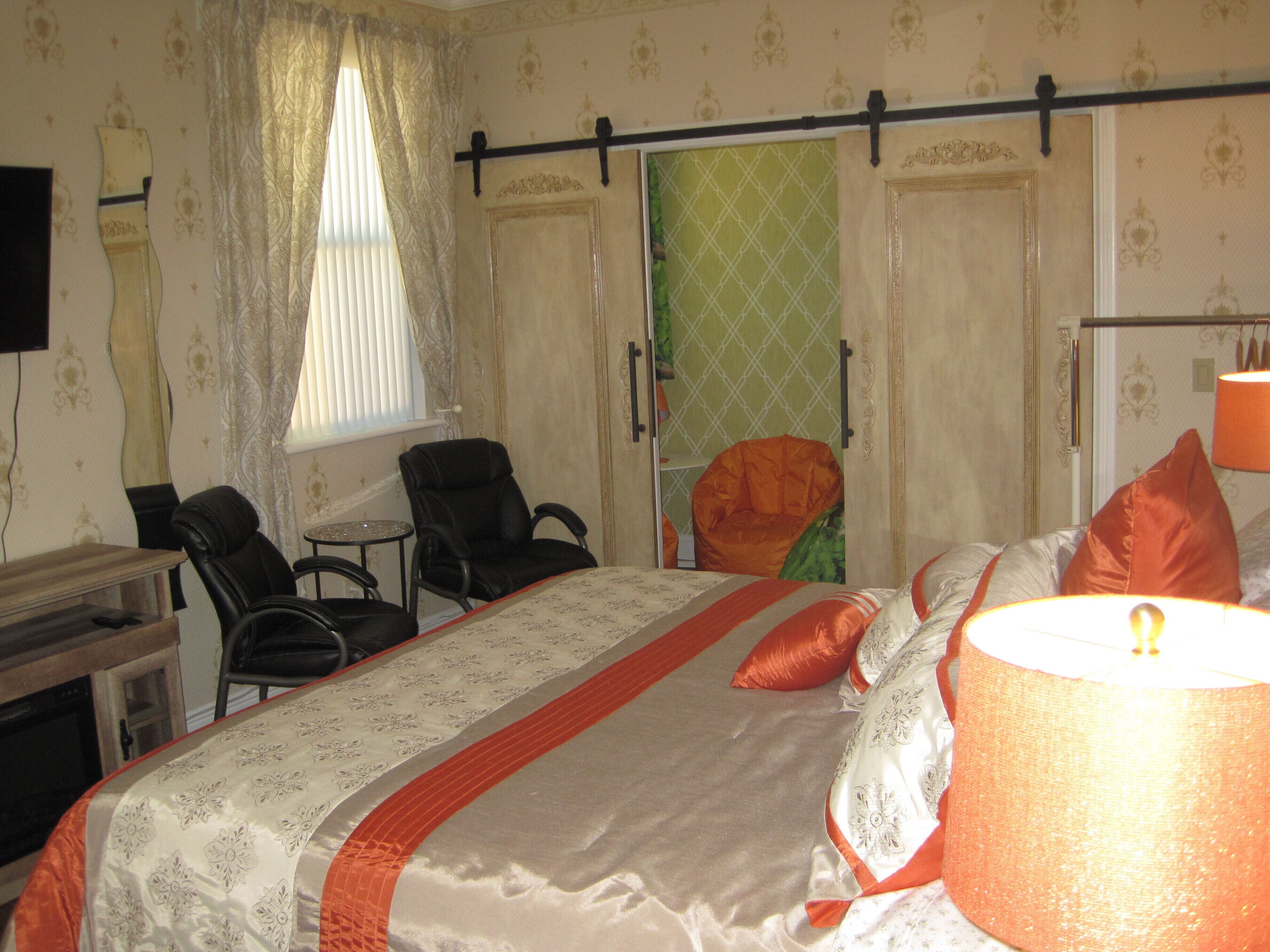 KING SPA 1 bedroom Private Suite. Pool access.