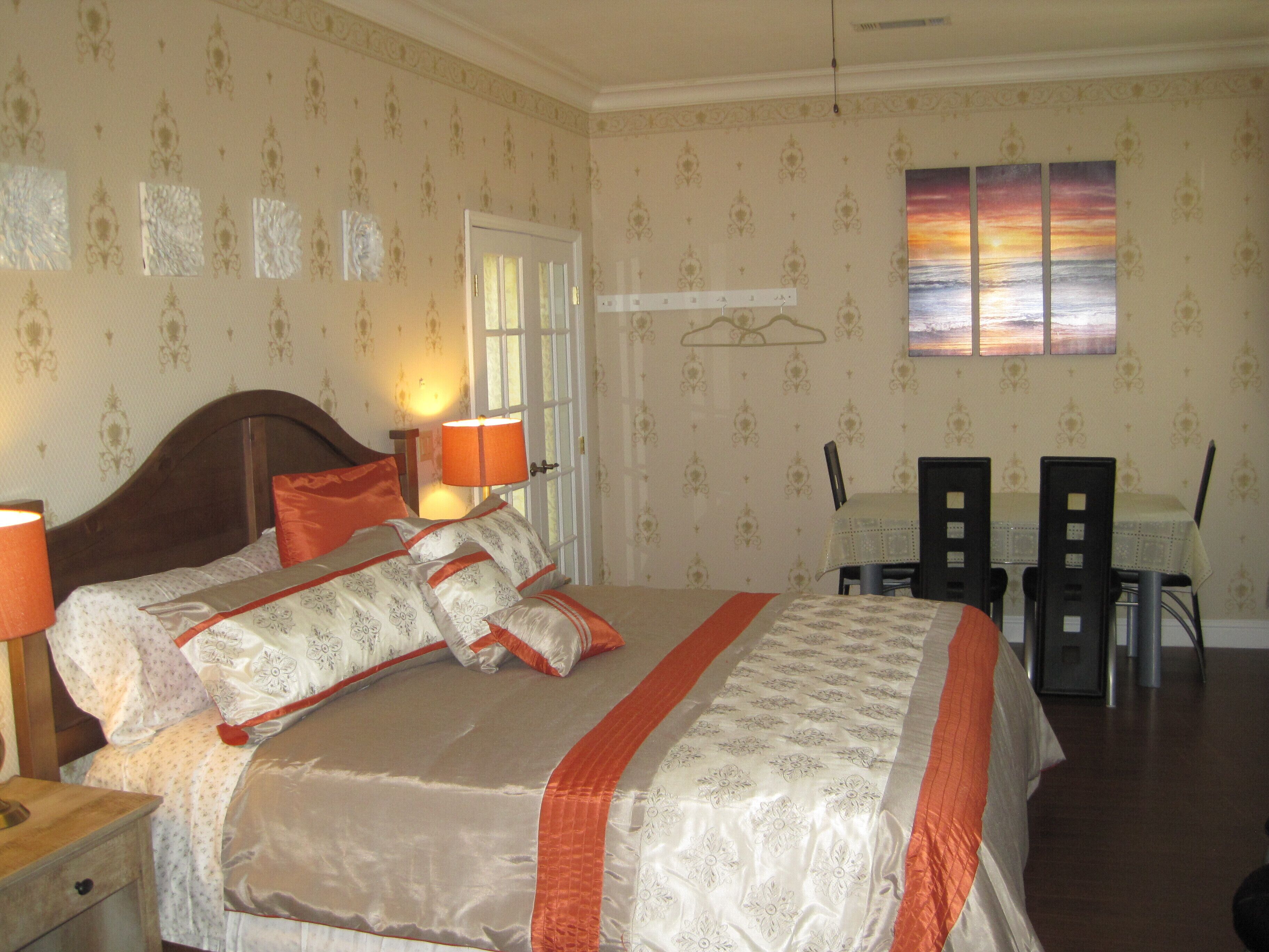 KING SPA 1 bedroom Private Suite. Pool access.