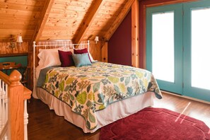 Iron/ironing board, free WiFi, bed sheets - The Lake House/Cabin is a hidden gem (Sleeps 4) (Greensburg)
