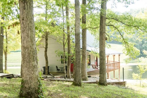 The Lake House/Cabin is a hidden gem (Sleeps 4)