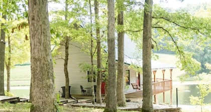The Lake House/Cabin is a hidden gem (Sleeps 4)
