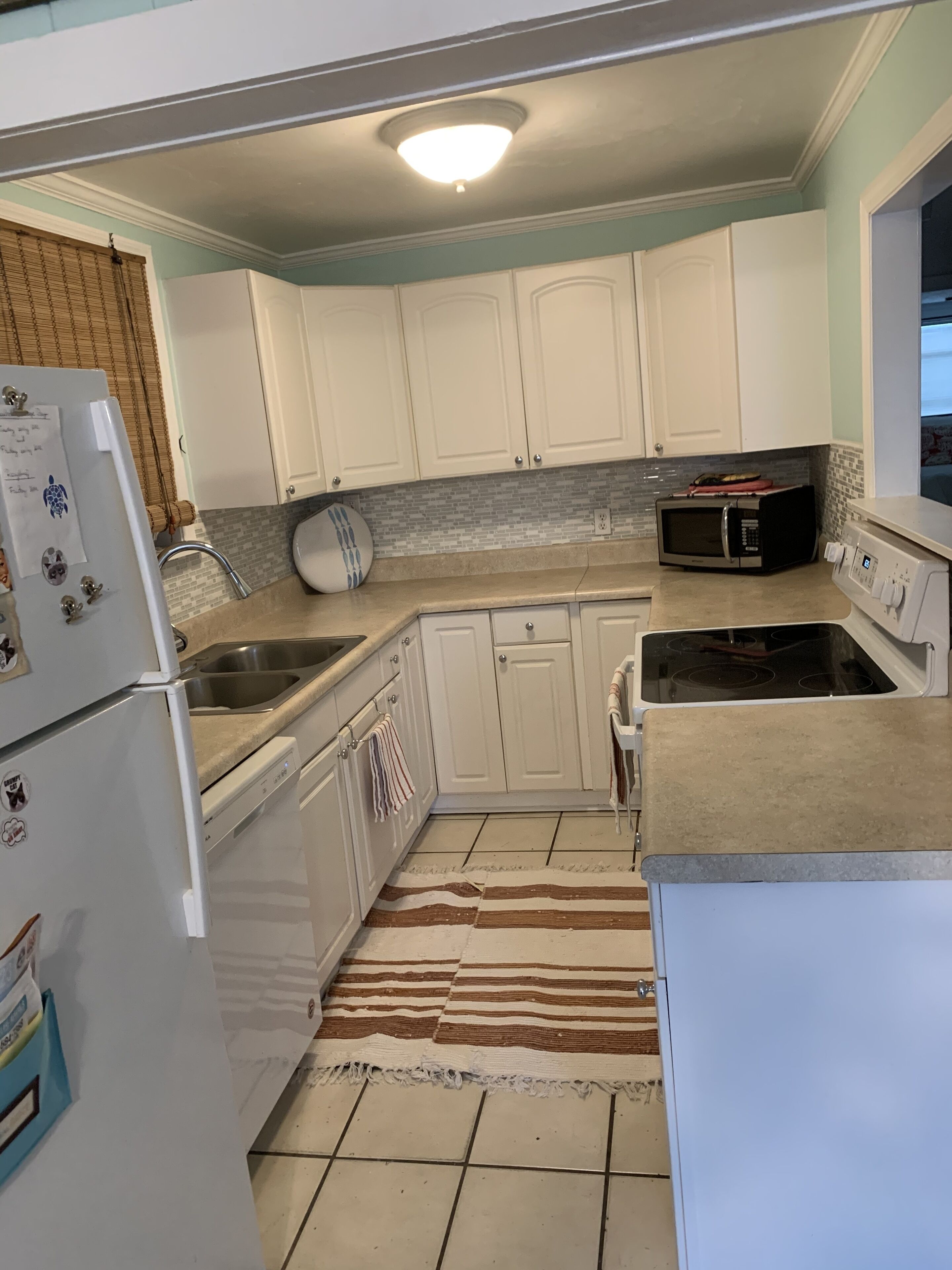 1/2 Block Walking distance to the Beach, Restaurants, Pier, and Bars!