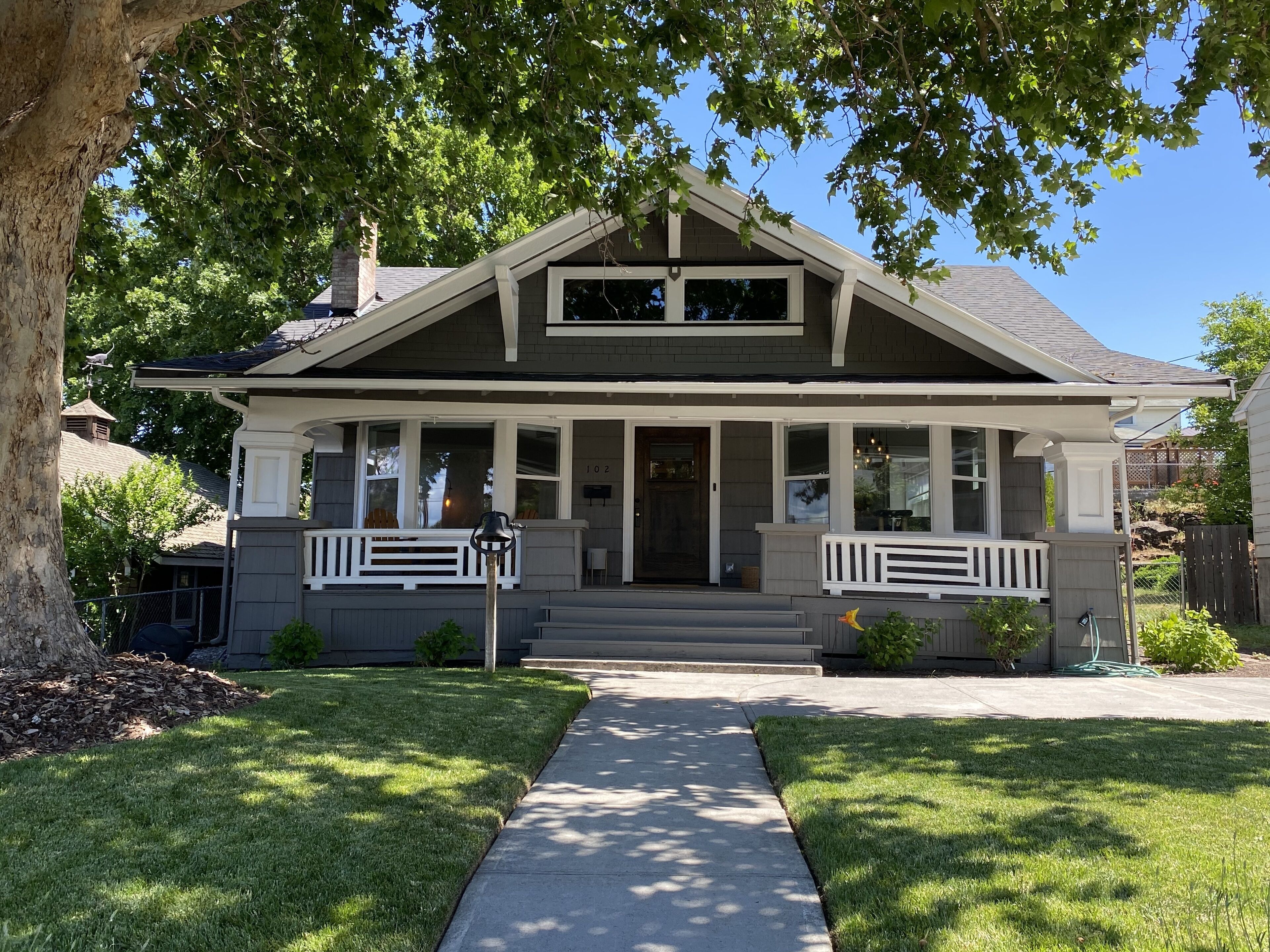 Beautiful Downtown Craftsman with River View