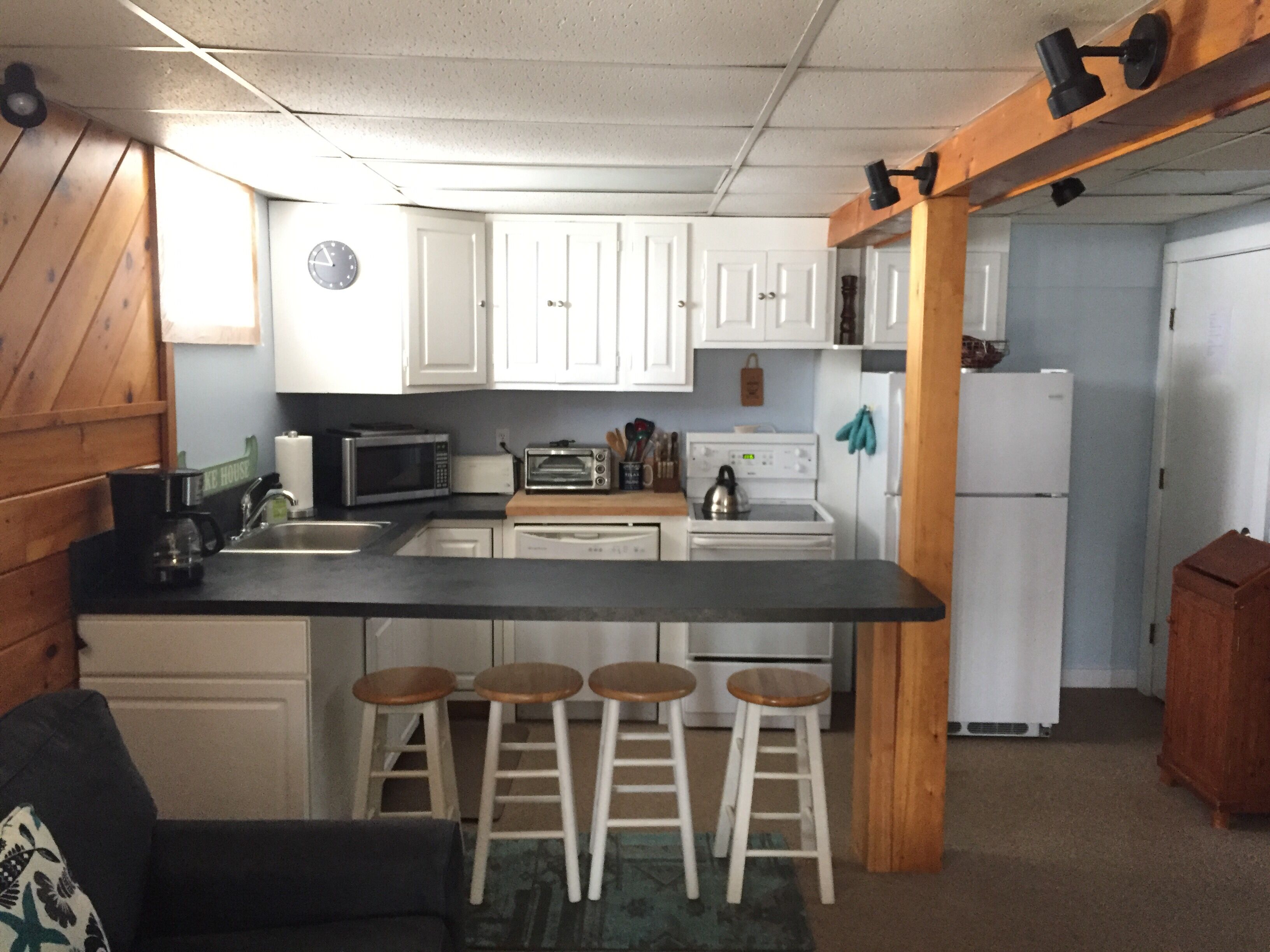 Waterfront cottage in Meredith Bay!