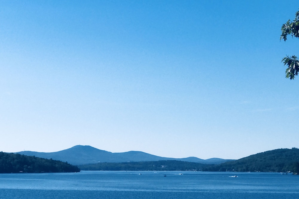 Waterfront cottage in Meredith Bay!