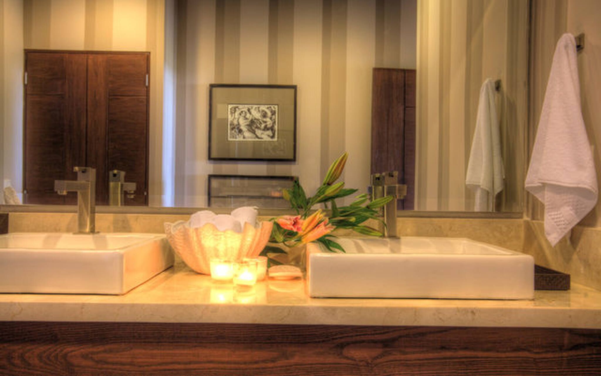 1 bed 1 bath Mountain View Suite · R206