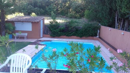 Total independent full foot studio in property with parking
