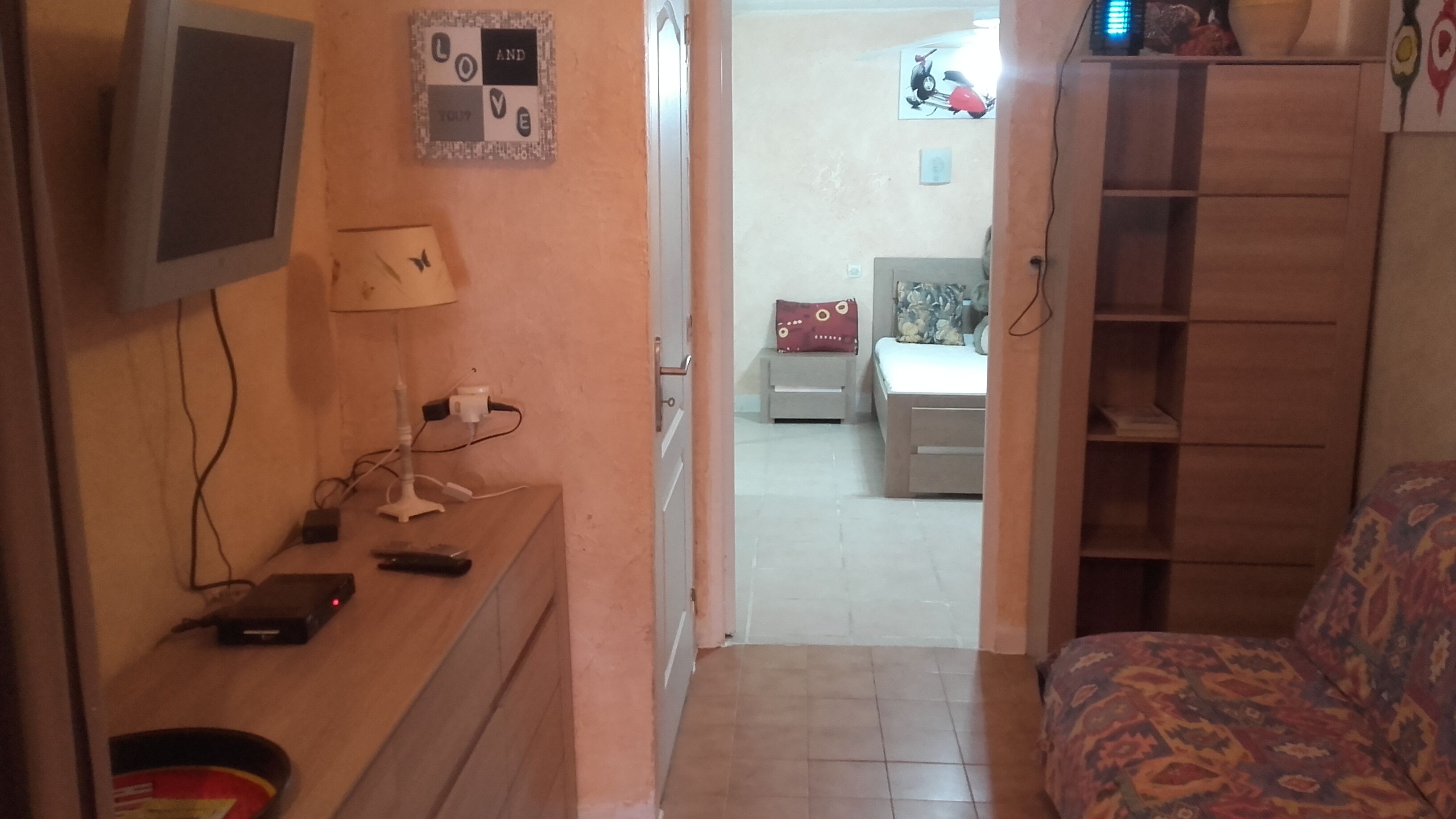 Total independent full foot studio in property with parking