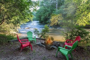 Property grounds - Rushing River Lodge by Mountain Oasis | Rustic Cabin on the Cartecay River (Ellijay)