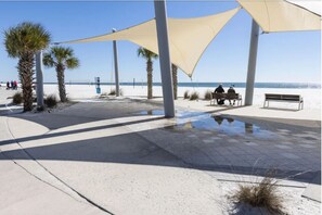 In Strandnähe, Liegestühle, Strandtücher