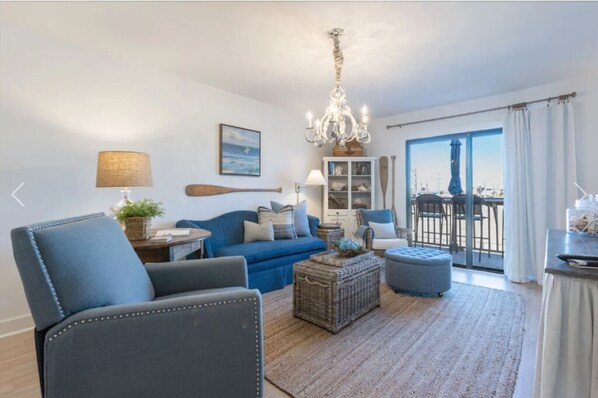 Smart TV, books, stereo