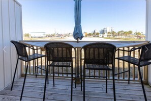 Outdoor dining - LOCATION! LOCATION! LOCATION! **Beach Views** Read Reviews... (Gulf Shores)