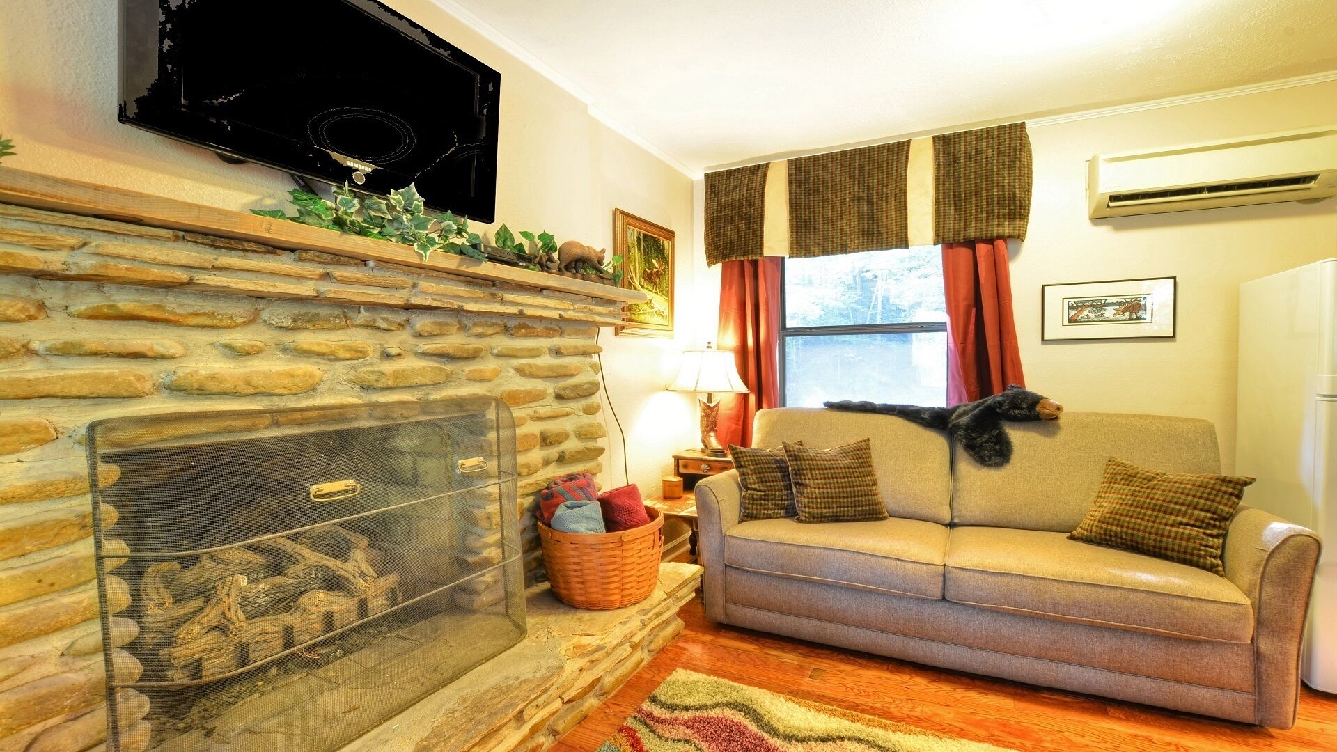 Pet Friendly! Rustic Ridge Retreat