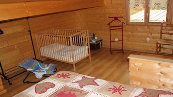 3 chambres, bureau, fer et planche Ă repasser, draps fournis