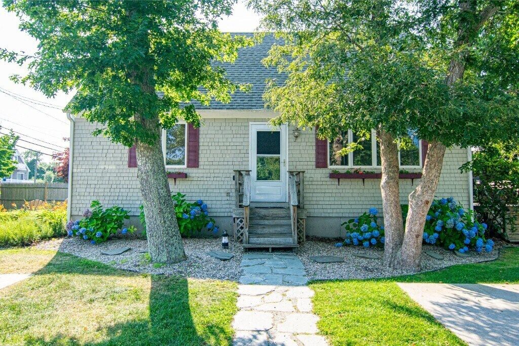 Walk to Scarborough from this Contemporary Cape