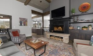 TV, fireplace, video games, stereo - Big Sky Vacation Rentals: Homestead 14 Claim Jumper (Big Sky)