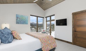6 bedrooms, iron/ironing board, Internet, bed sheets