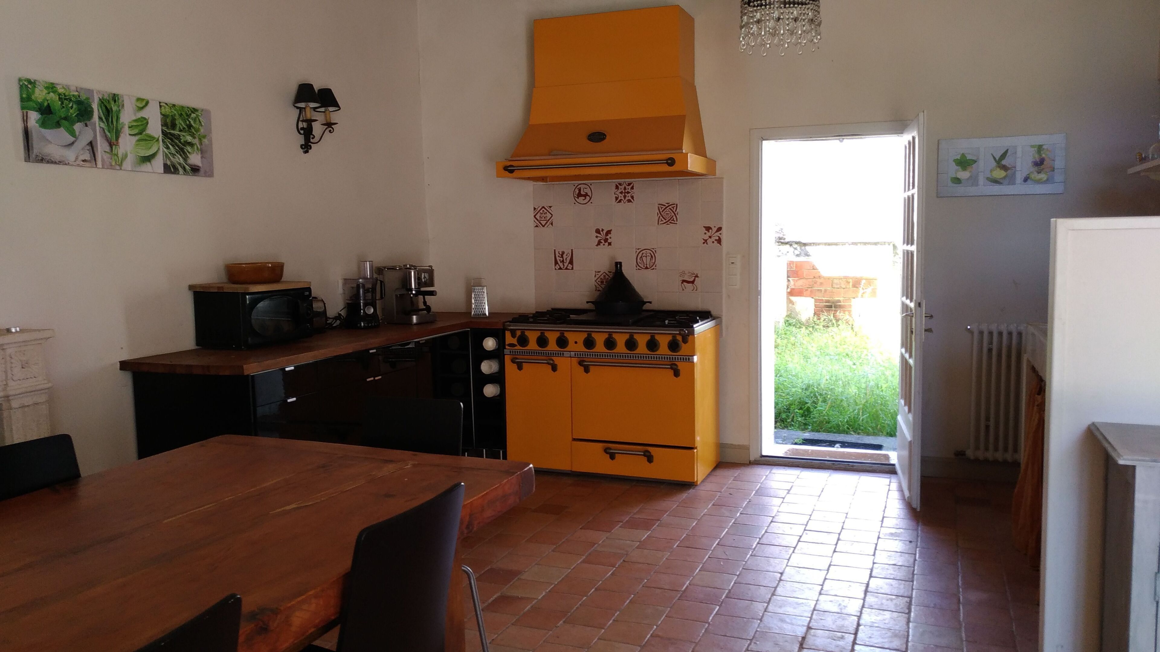 Immense Logis du 19ème, Charente-Maritime, 4 bedrooms, swimming pool, playground ping-pong