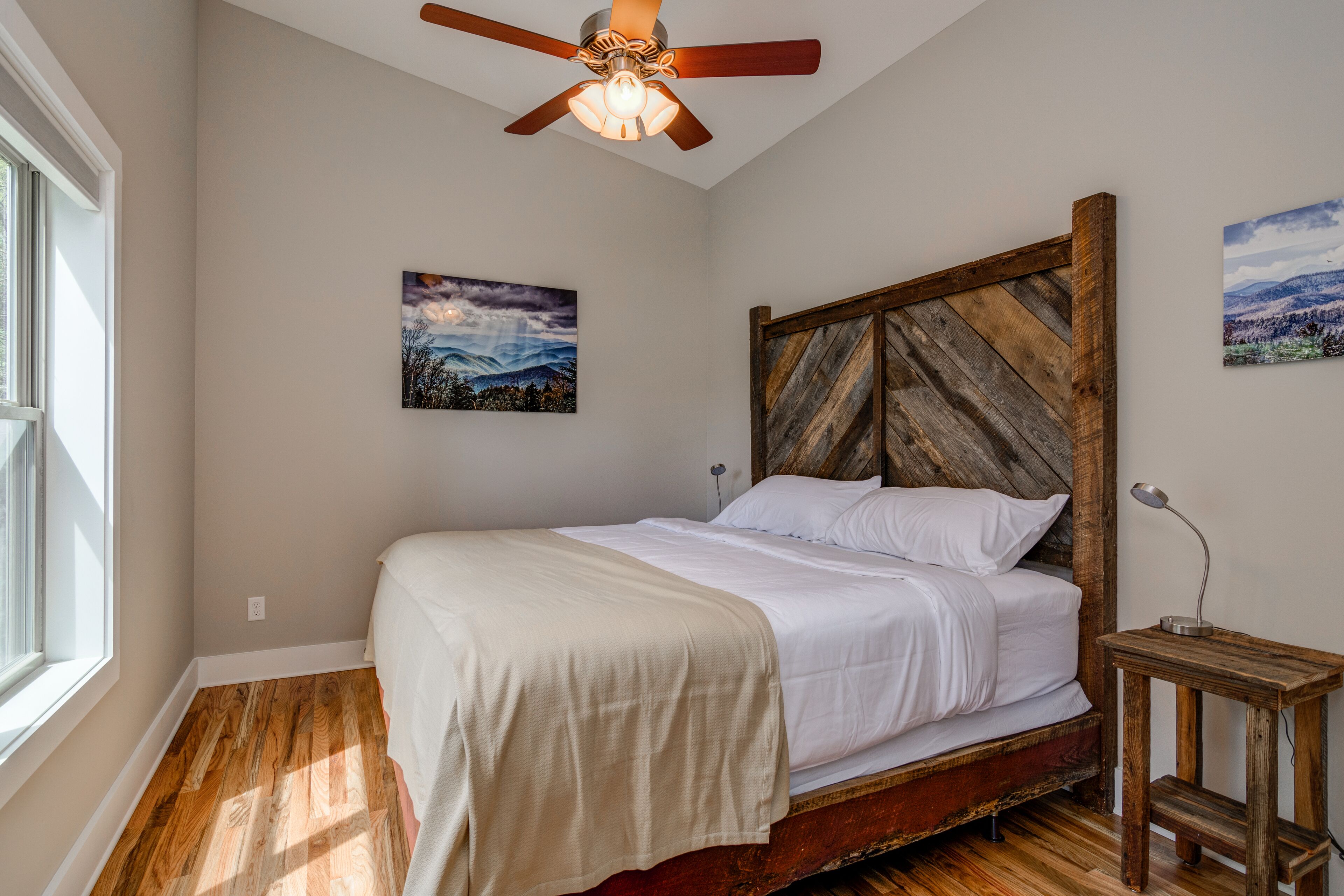 PILOT COVE 2 BR Cabin - Modern Luxury w/ Nature!