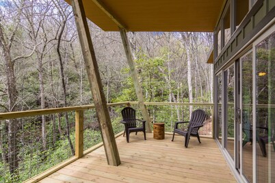 PILOT COVE 2 BR Cabin - Modern Luxury w/ Nature!