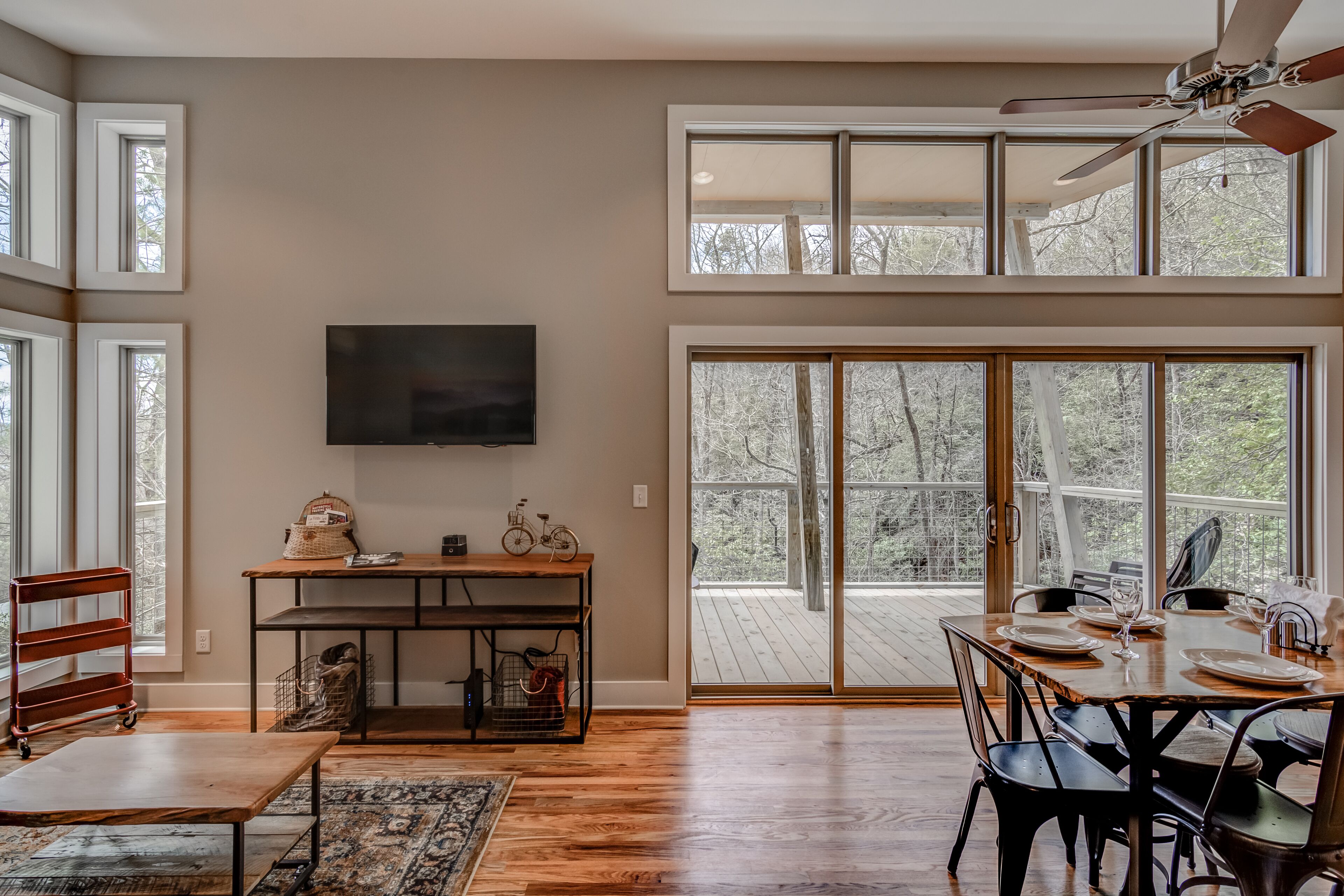 PILOT COVE 2 BR Cabin - Modern Luxury w/ Nature!