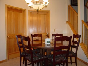 Dining - Spacious Remodeled Unit+Loft, Central Location, Great for Large Families, Groups (Keystone)