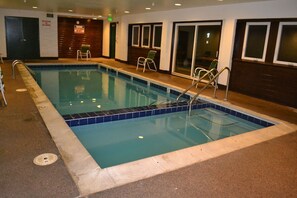 Piscina interna, piscina aquecida
