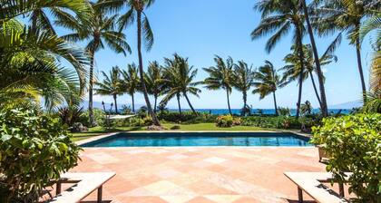 Luxury, Beachfront- Ka'anapali Beach, Pool & Hot Tub!