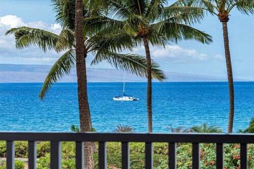 Luxury, Beachfront- Ka'anapali Beach, Pool & Hot Tub!
