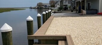 Ruim, Waterfront Home Gelegen in Bayville, NJ