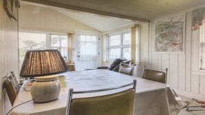 Dining - Kinney Shores Saco Maine, Near Ocean Park, Ferry Beach and Camp Ellis (Saco)