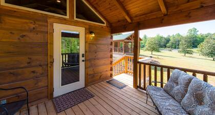 TINY CABIN IN TRYON NC - 3 MILES TO TIEC- PET FRIENDLY
