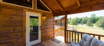 TINY CABIN IN TRYON NC - 3 MILES TO TIEC- PET FRIENDLY