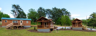TINY CABIN IN TRYON NC - 3 MILES TO TIEC- PET FRIENDLY