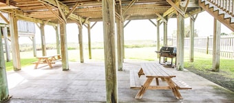 Beachfront in Surfside 5/2.5 sleeps 16
