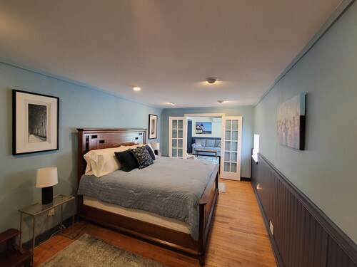 Captain's Quarters - Large one bed apartment