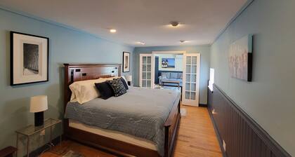 Captain's Quarters - Large one bed apartment