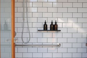 Bathroom shower - Cosy Tents - Daylesford (Yandoit)